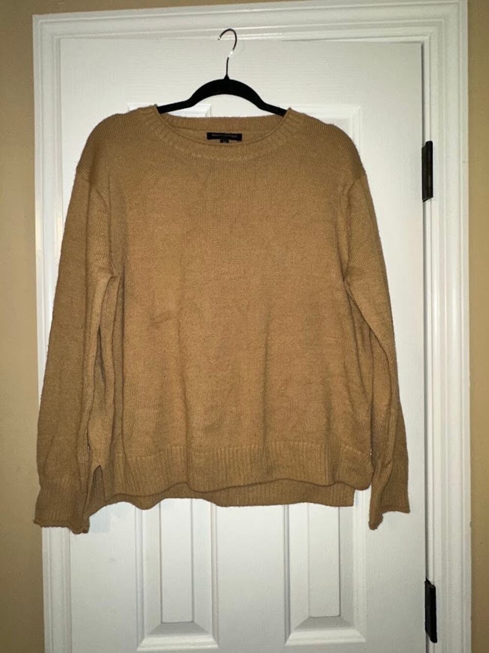 Banana Republic Women’s Medium Camel Tan Crewneck Knit Sweater